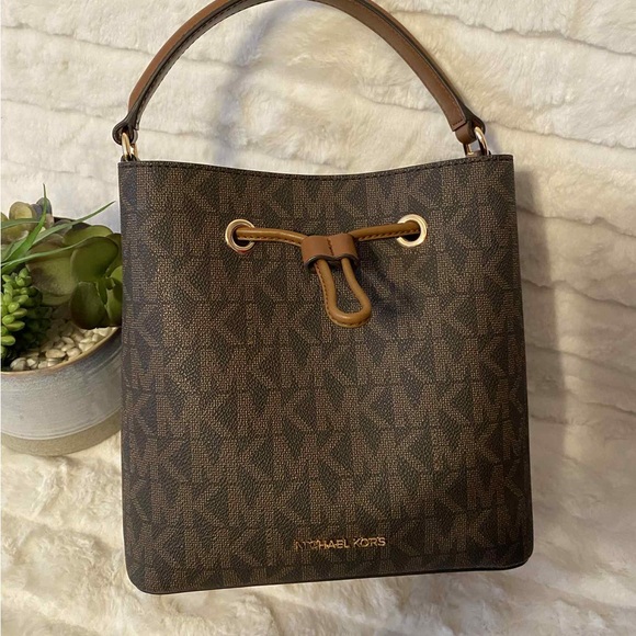 Michael Kors Handbags - ‼️Flash SALE,today only‼️✨Like New Michael Kors Satchel Bag
